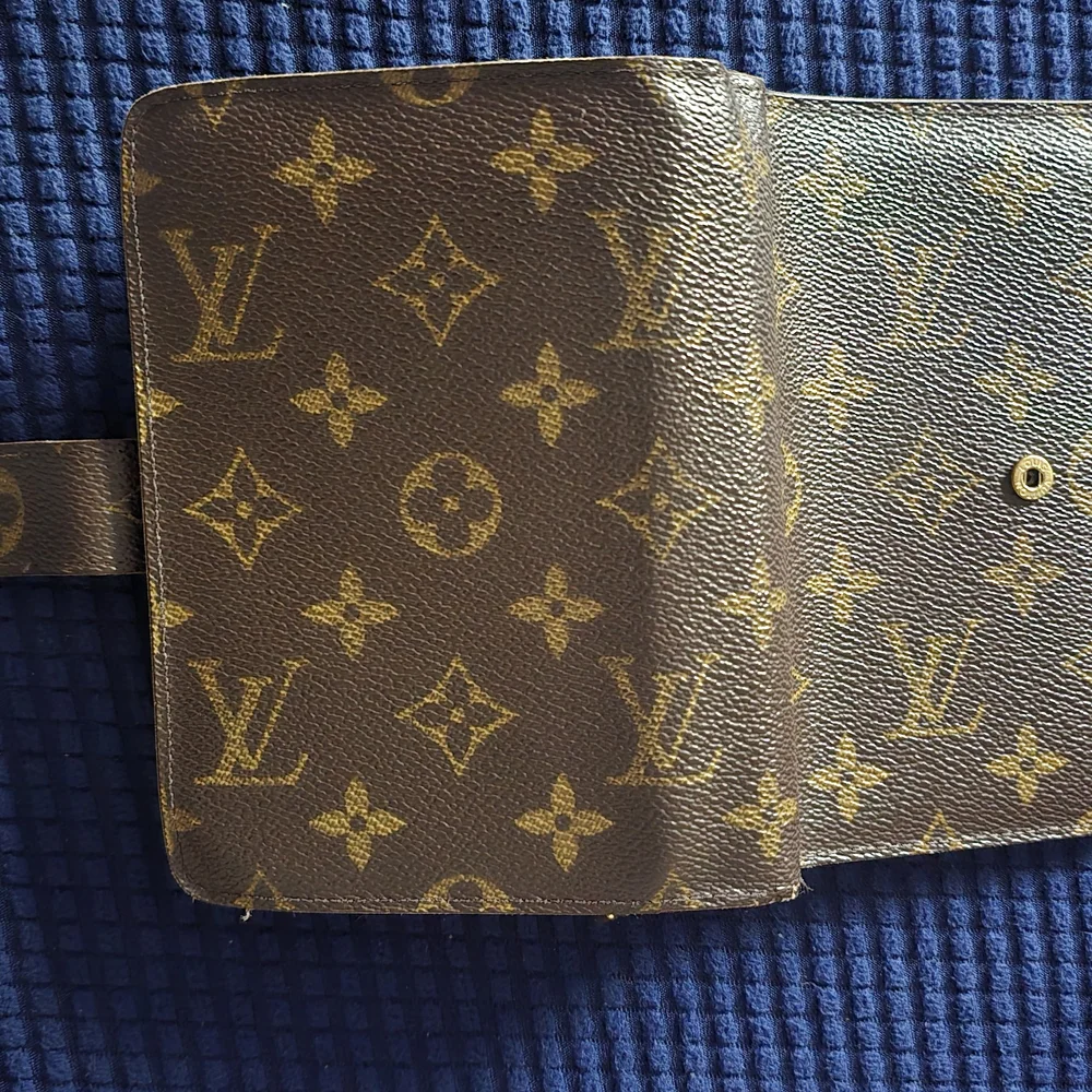 Louis Vuitton Brown and Gold Monogram Wallet - Picture 4 of 7